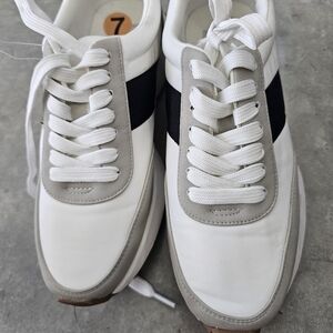 Dolce Vita Sneakers!